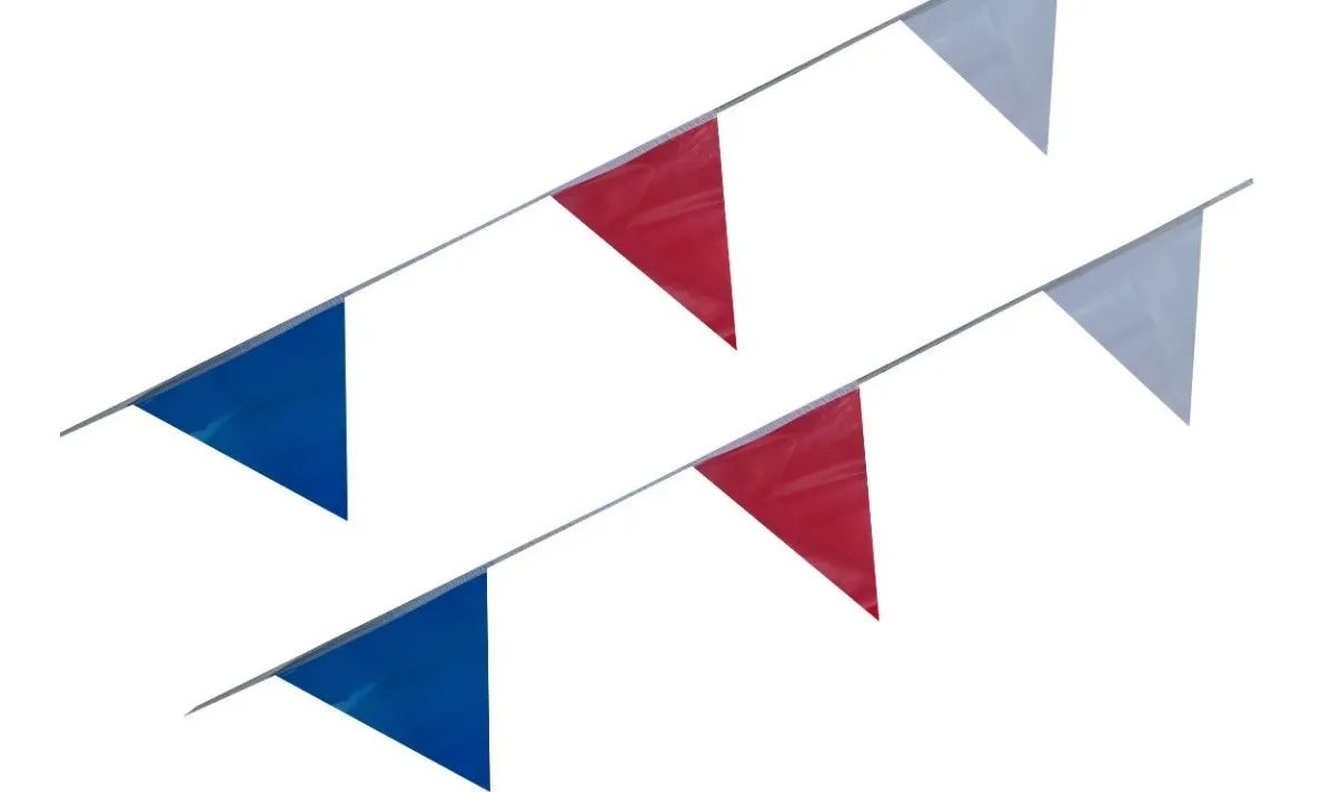 Tira de banderines triangulares intercalados en colores azul rey, blanco y rojo, con guía de rafia forrada en blanco, ideal para eventos, celebraciones y decoración de marcas. Tira de banderines triangulares intercalados en colores azul rey, blanco y rojo, con guía de rafia forrada en blanco, ideal para eventos, celebraciones y decoración de marcas.